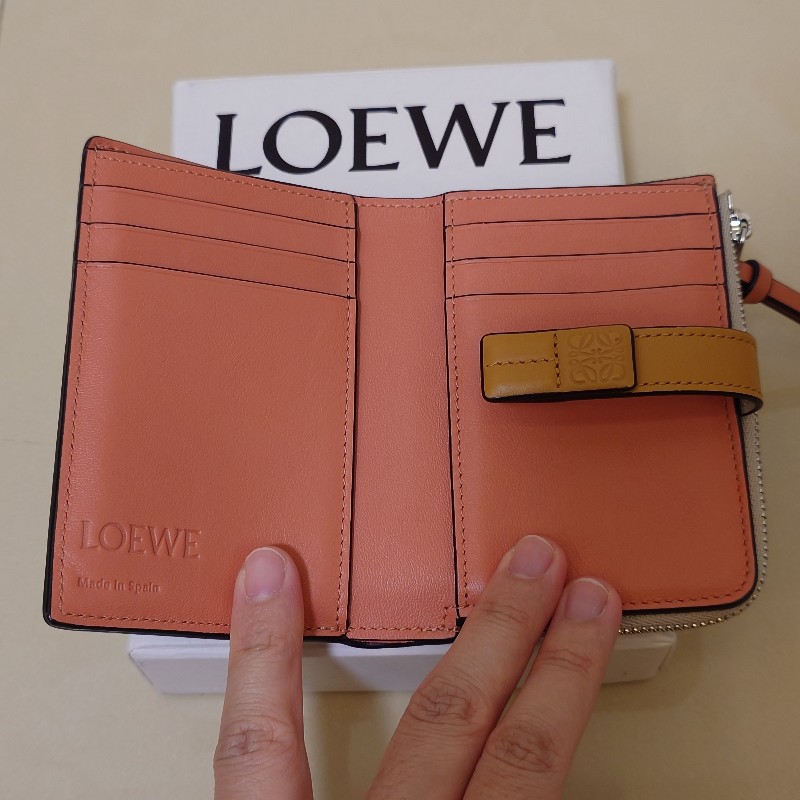 Loewe 經典烙印LOGO撞色小牛皮扣式零錢短夾-12