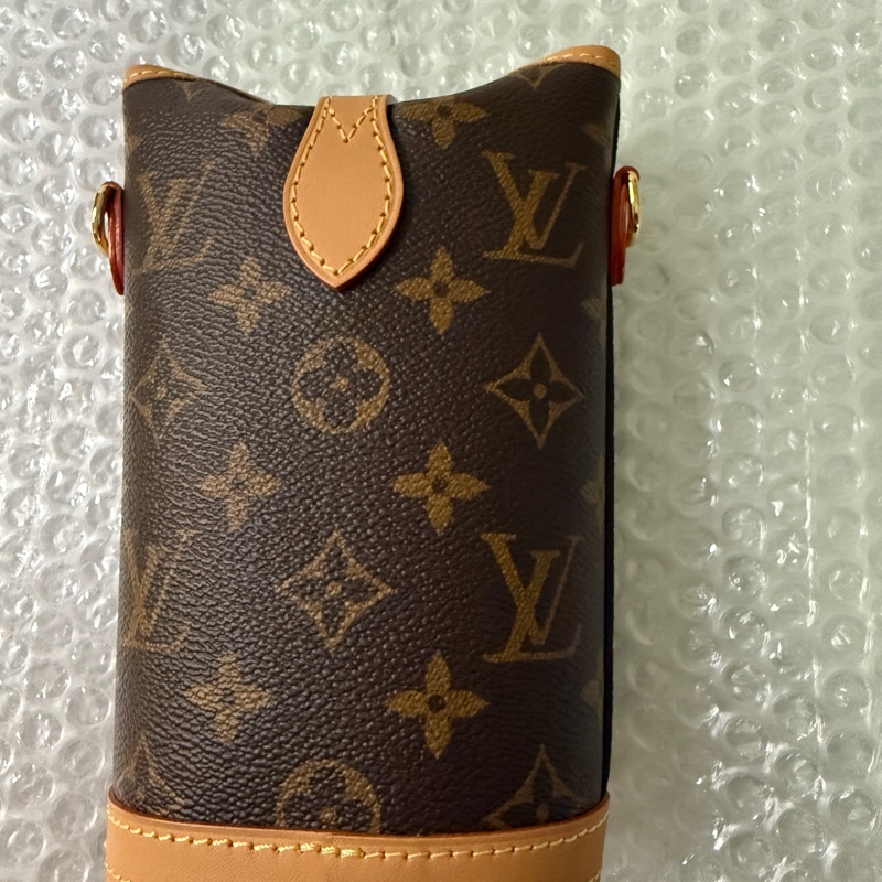 LV手機包，iPhone16pro+行動電源ok-1