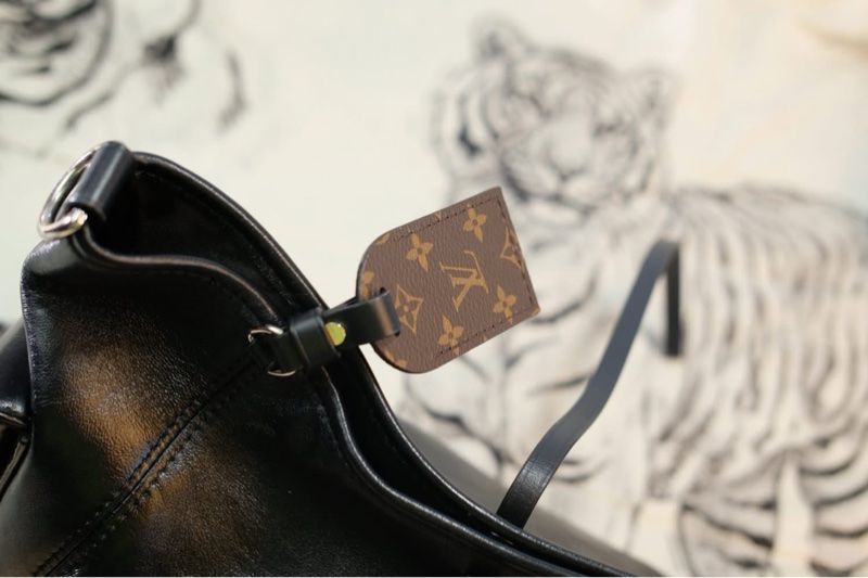 #全新閒置 #全配🈶購證 Lv Carryall pm黑武士單肩斜挎包小號 全網唯一黃金尺寸-32
