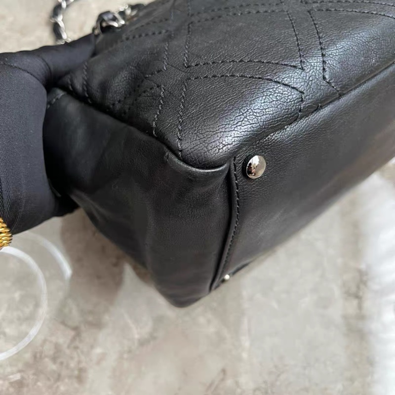 🉑肩背 #9新閒置 #全牛皮 香奈兒黑銀雙縫線大logo托特肩背包-21