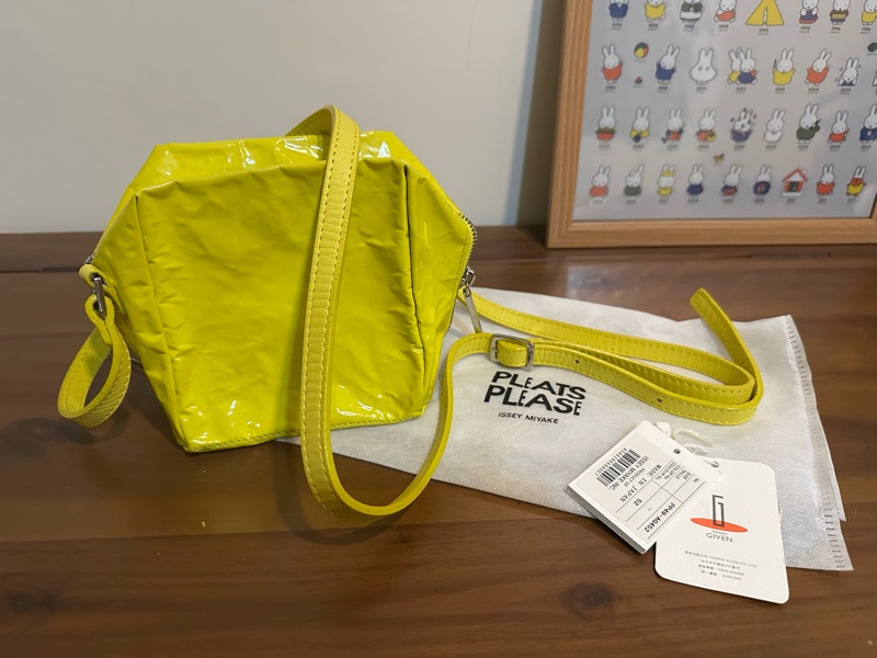 三宅一生 黃色小方包-0