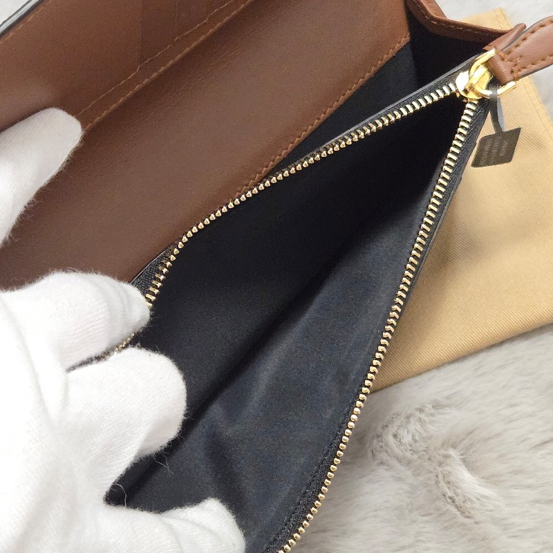 Burberry TB logo 對開長夾-23