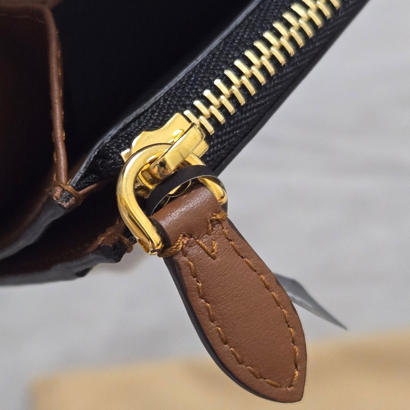 Burberry TB logo 對開長夾-28