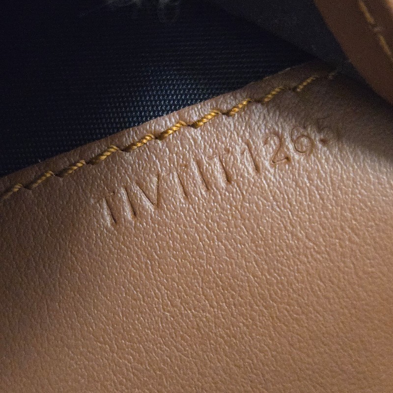 Burberry TB logo 對開長夾-32