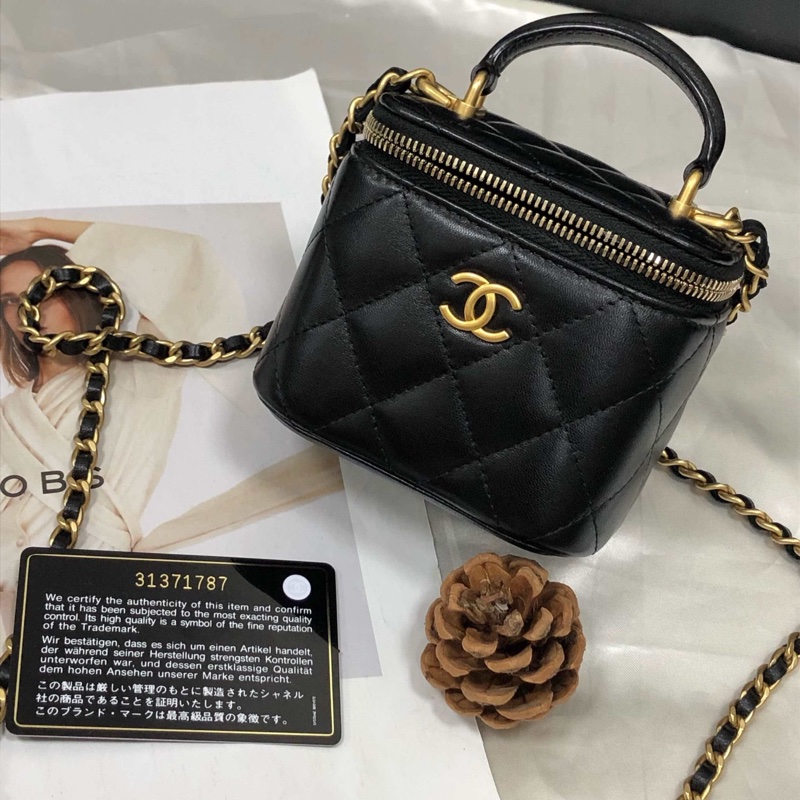 Chanel黑金羊皮mini box bag-0