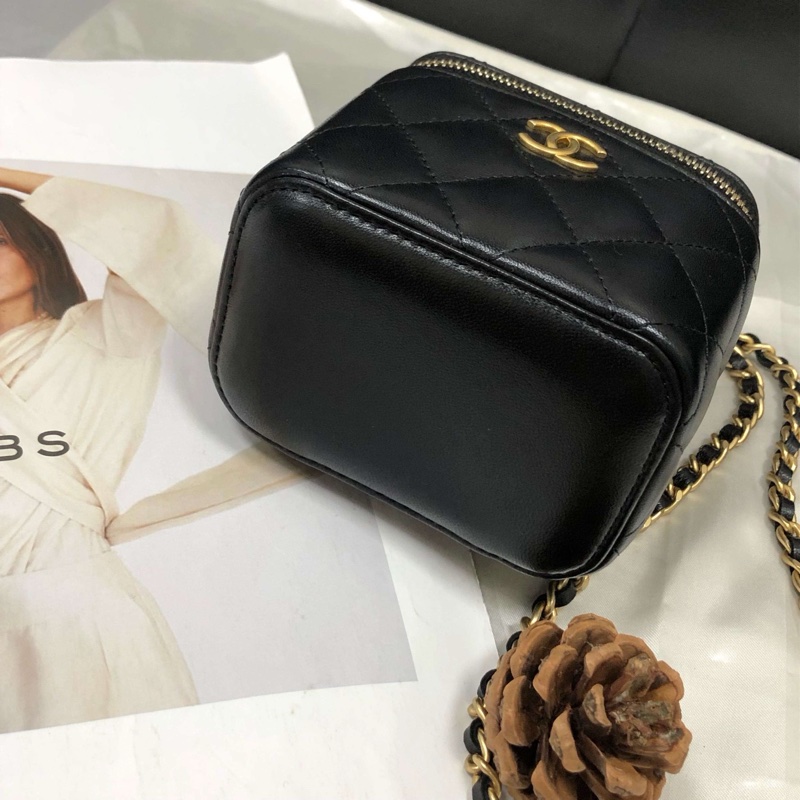 Chanel黑金羊皮mini box bag-2