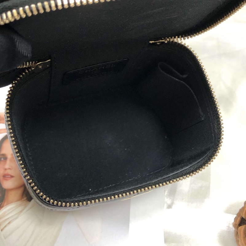 Chanel黑金羊皮mini box bag-7