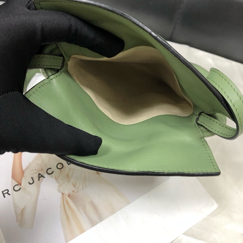 Loewe 綠色福袋手機包-4