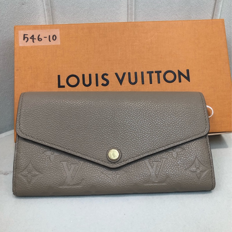 LV Sarah 壓紋啡灰信封長銀包 I492NY-0