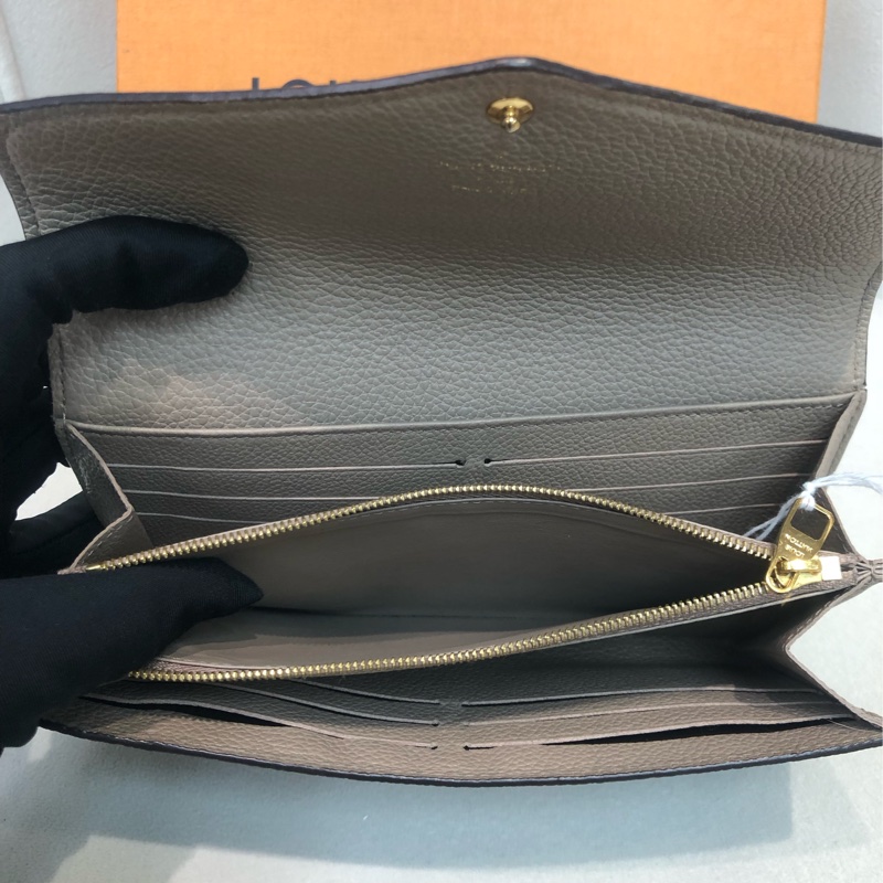 LV Sarah 壓紋啡灰信封長銀包 I492NY-5