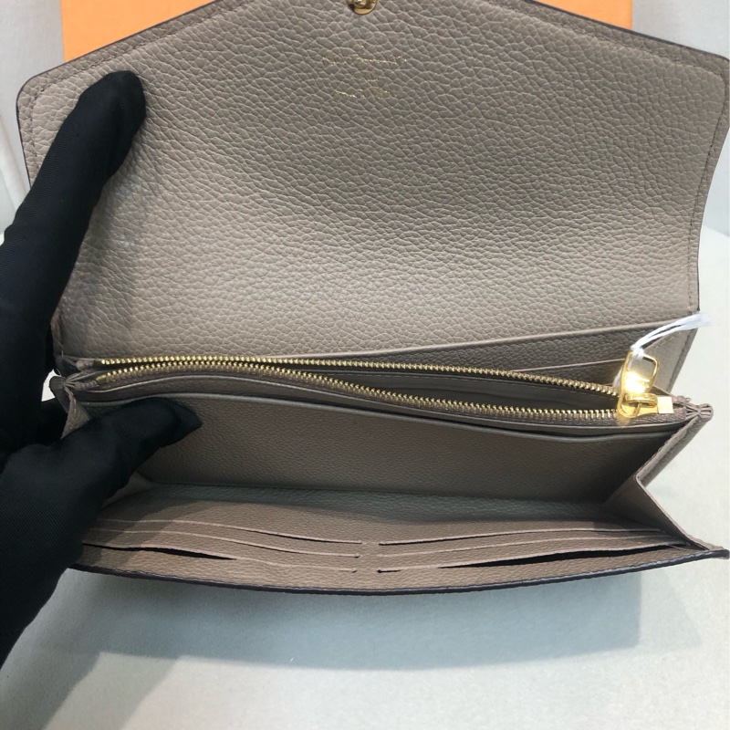 LV Sarah 壓紋啡灰信封長銀包 I492NY-7
