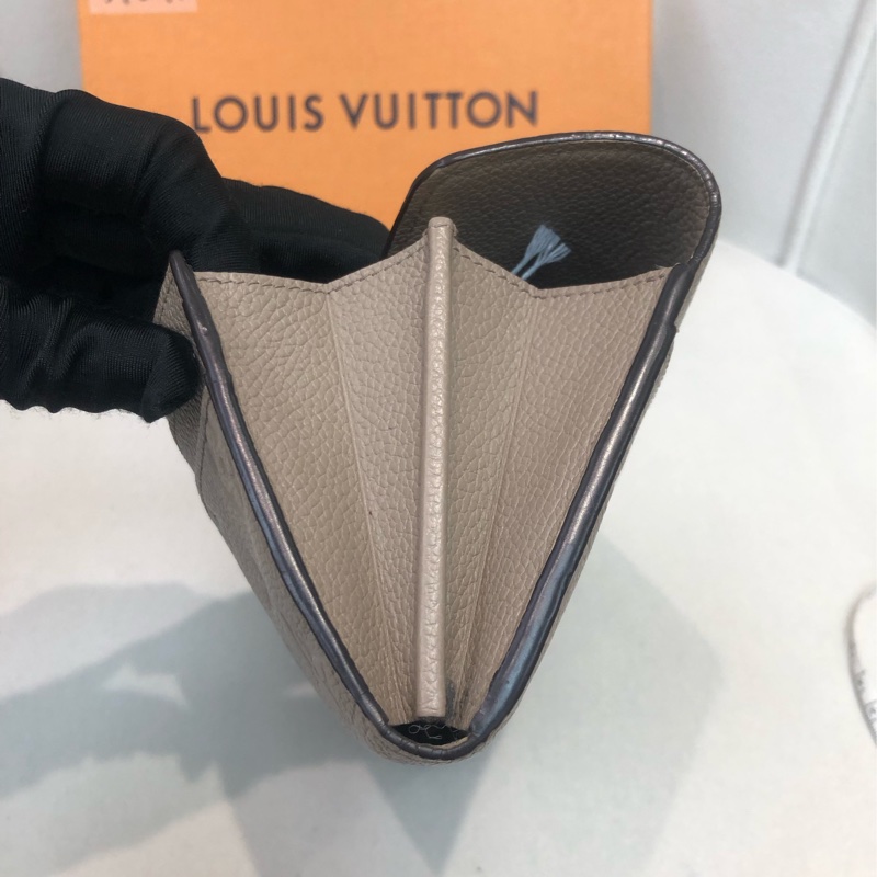 LV Sarah 壓紋啡灰信封長銀包 I492NY-13
