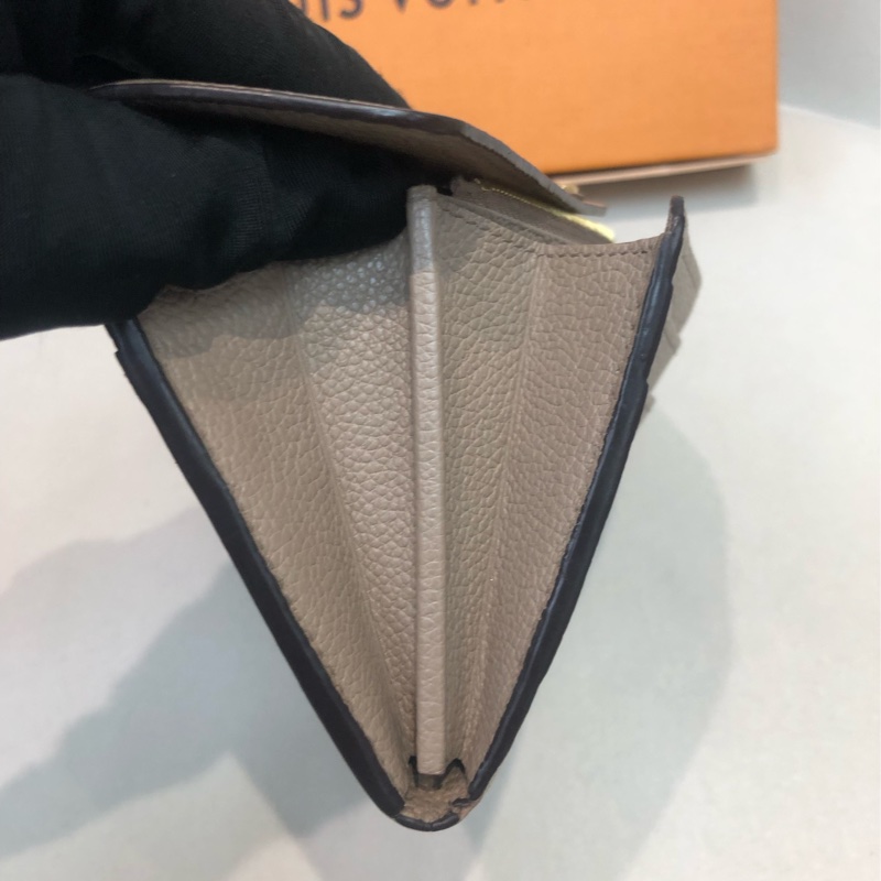LV Sarah 壓紋啡灰信封長銀包 I492NY-15