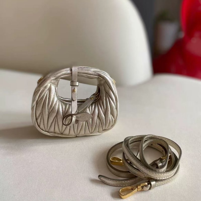 MiuMiu hobo mini 金色 配件防塵袋-1