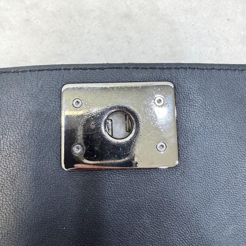 香奈兒絕版孤品🖤帥氣CHANEL黑銀羊皮BOY三層銀鍊斜背包A65442-13