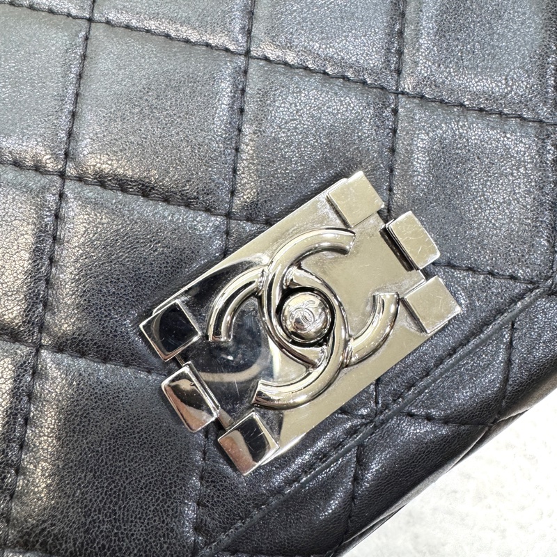 香奈兒絕版孤品🖤帥氣CHANEL黑銀羊皮BOY三層銀鍊斜背包A65442-16