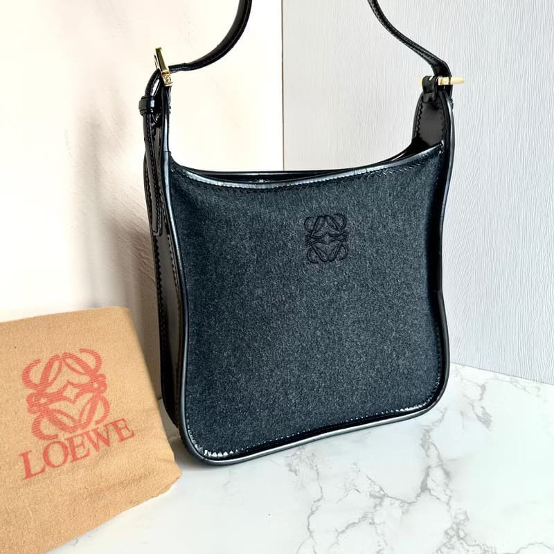 【LA LUNE】絕版中古包 Loewe 黑灰色拼皮流浪包 側背包 單肩包 二手古董包-0