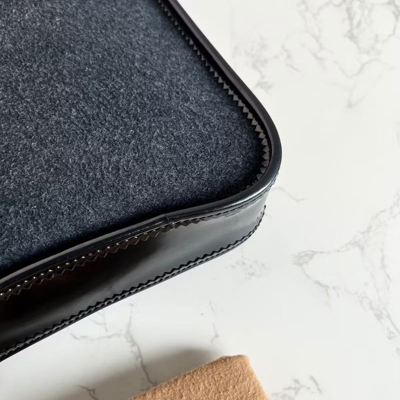 【LA LUNE】絕版中古包 Loewe 黑灰色拼皮流浪包 側背包 單肩包 二手古董包-1