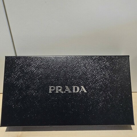 (全新未使用) PRADA女用長夾 (20*10*3cm)