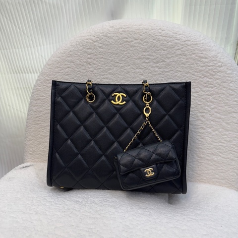 Chanel黑魚子醬牛皮金釦小包吊飾托特包AS4940