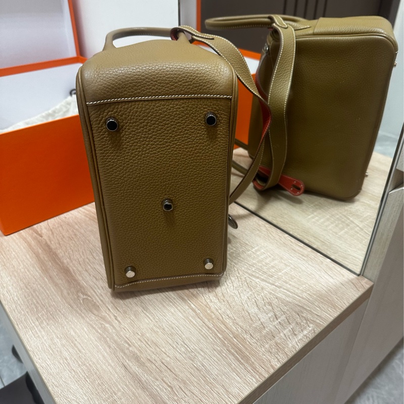 二手愛馬仕 Lindy 26 釋出-13