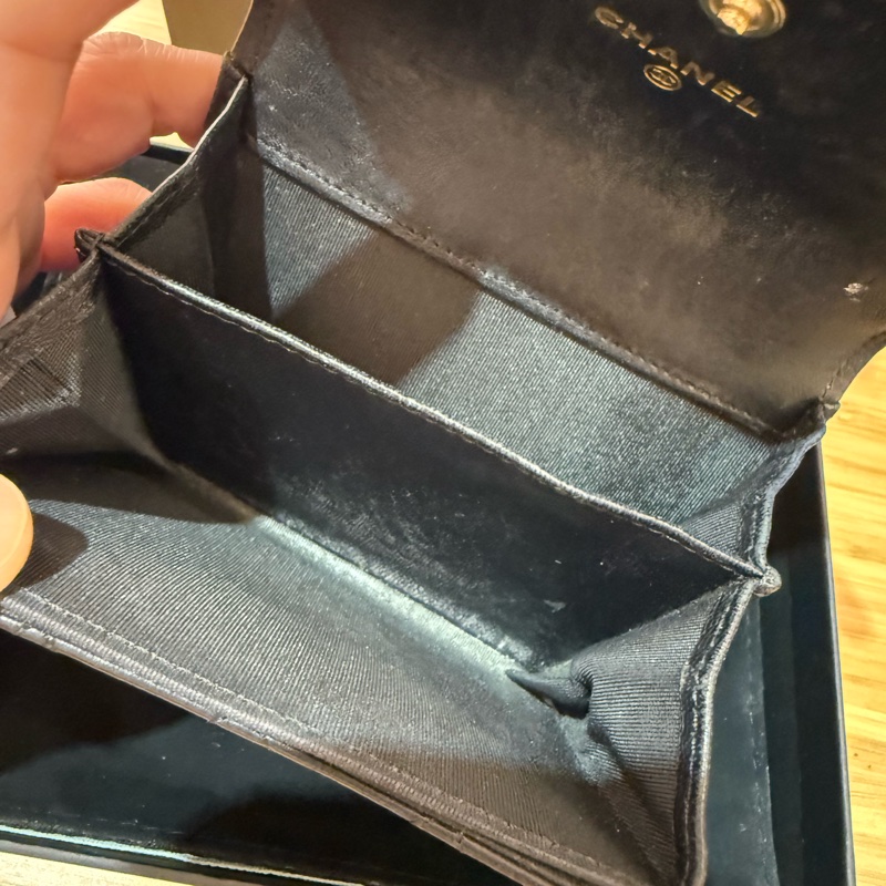 CHANEL香奈兒經典BOY雙層卡夾。小羊皮（八成新）-3