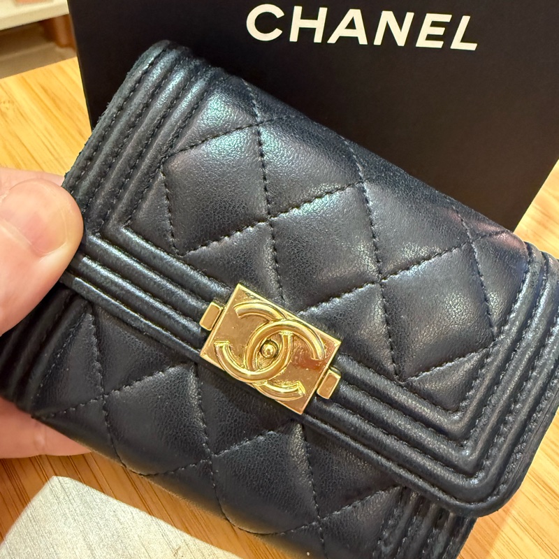 CHANEL香奈兒經典BOY雙層卡夾。小羊皮(八成新)-4
