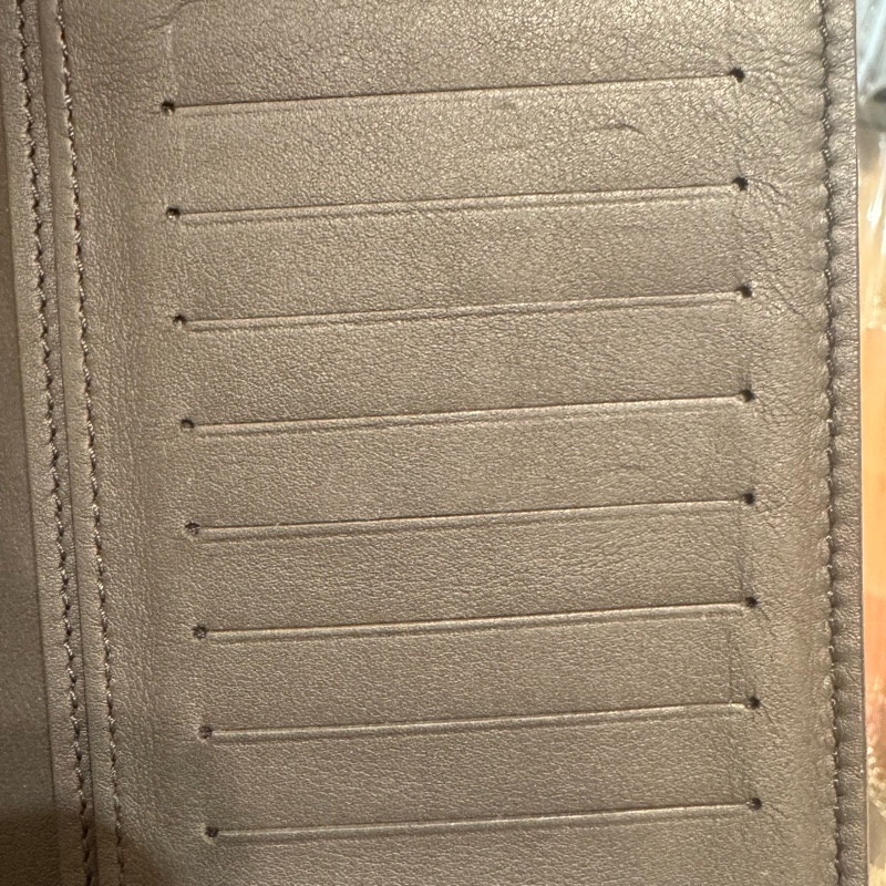 LV M62900黑壓紋對開長夾-18
