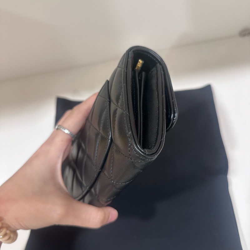 Chanel 小羊皮拉鍊長夾-12
