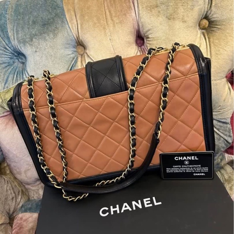 Chanel cf奶茶色拼黑色口蓋包-1