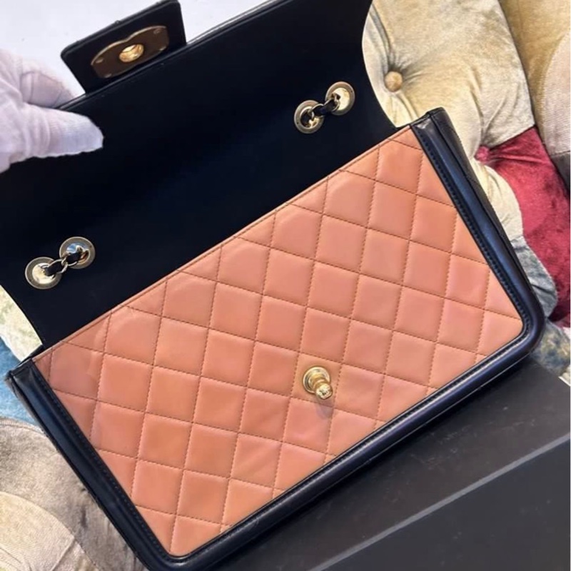 Chanel cf奶茶色拼黑色口蓋包-2