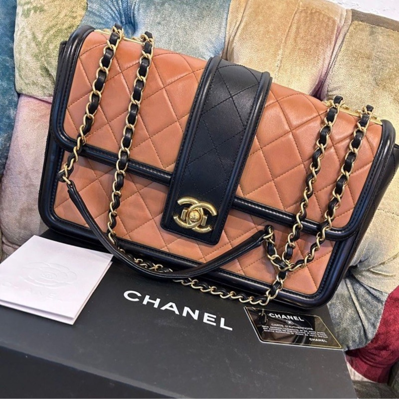 Chanel cf奶茶色拼黑色口蓋包-5