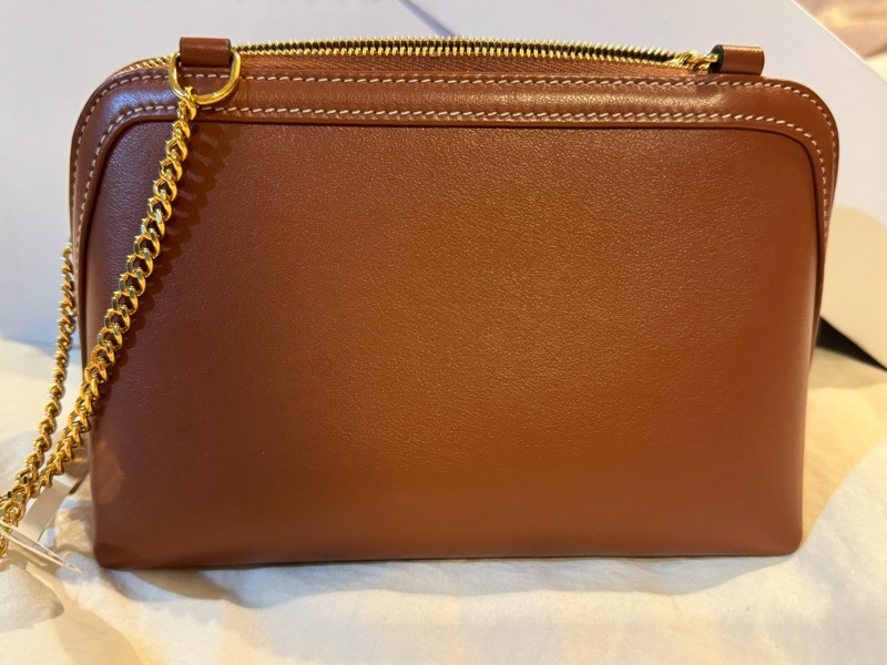 Celine 經典小牛皮鏈帶斜背包-1
