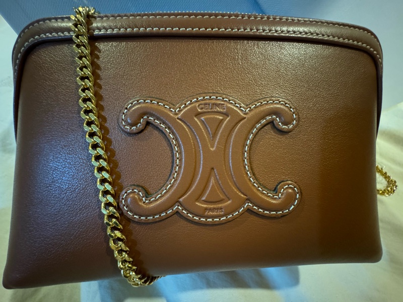 Celine 經典小牛皮鏈帶斜背包-5