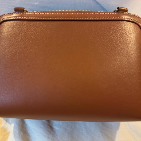 Celine 經典小牛皮鏈帶斜背包-6