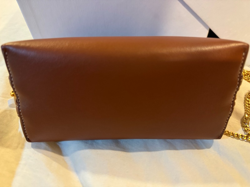 Celine 經典小牛皮鏈帶斜背包-7