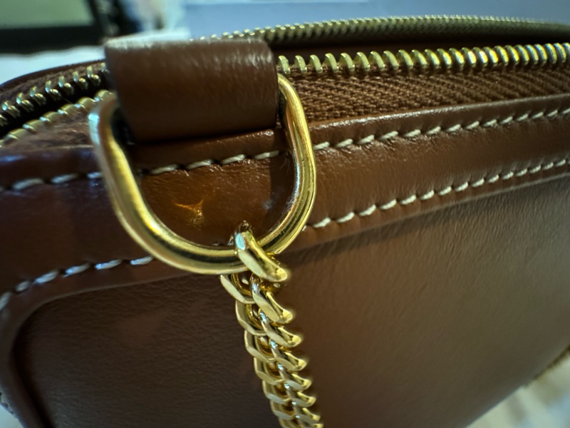 Celine 經典小牛皮鏈帶斜背包-11