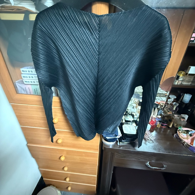 🌺PLEATS PLEASE ISSEY MIYAKE PP18-JK531黑色踢踏斜褶V領長袖上衣🌺-1
