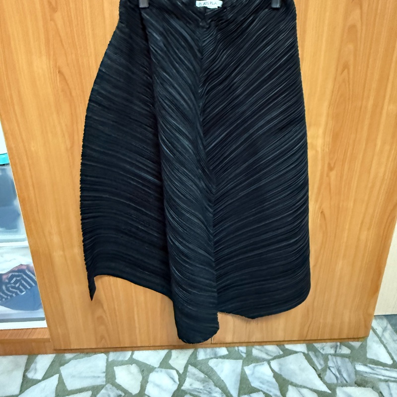 🌺PLEATS PLEASE ISSEY MIYAKE PP18-JF283黑色冬印斜褶八分造型褲🌺-0