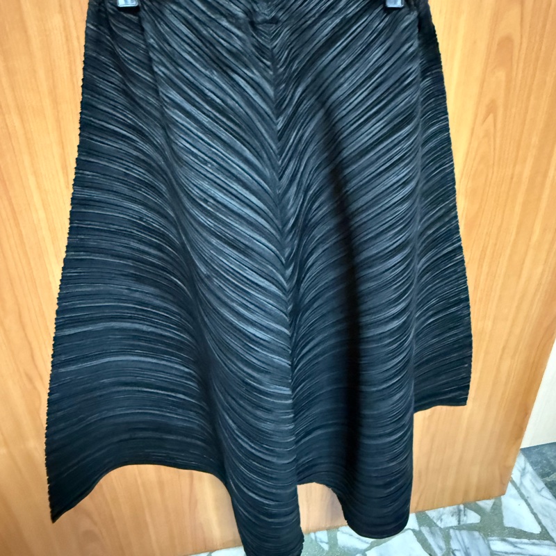 🌺PLEATS PLEASE ISSEY MIYAKE PP18-JF283黑色冬印斜褶八分造型褲🌺-2