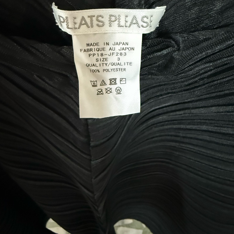 🌺PLEATS PLEASE ISSEY MIYAKE PP18-JF283黑色冬印斜褶八分造型褲🌺-3
