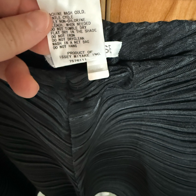 🌺PLEATS PLEASE ISSEY MIYAKE PP18-JF283黑色冬印斜褶八分造型褲🌺-4
