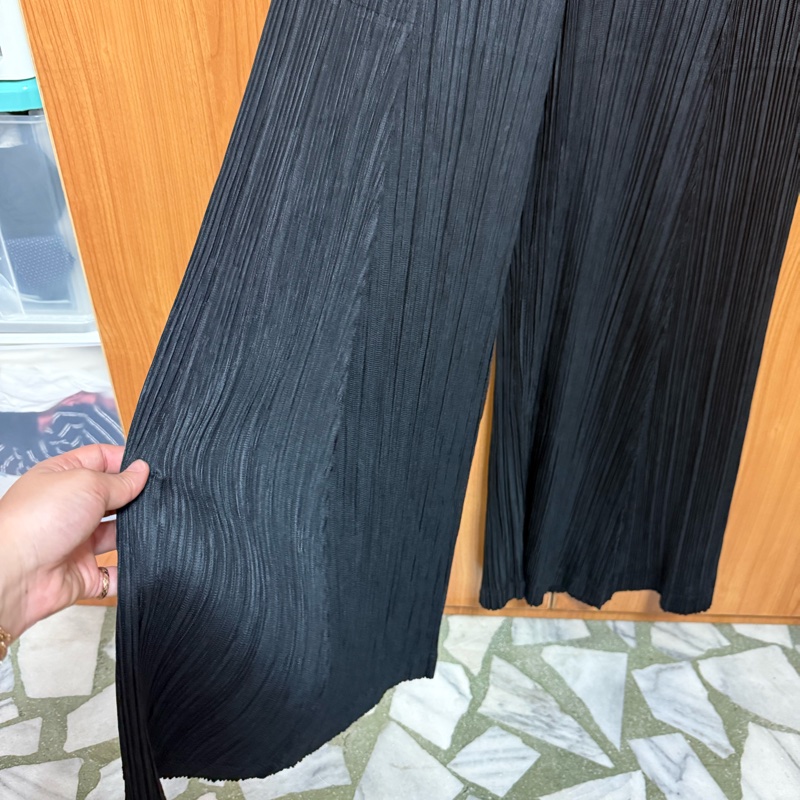 🌺PLEATS PLEASE ISSEY MIYAKE PP18-JF423黑色厚料下身2八分寬版褲🌺-1