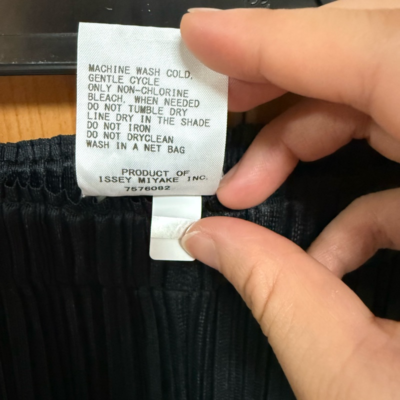 🌺PLEATS PLEASE ISSEY MIYAKE PP18-JF423黑色厚料下身2八分寬版褲🌺-4