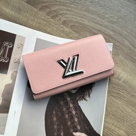 Louis Vuitton M68309 絕版顏色 春夏限定 Twist 櫻花粉 Epi牛皮 銀扣 翻蓋 長夾 女夾