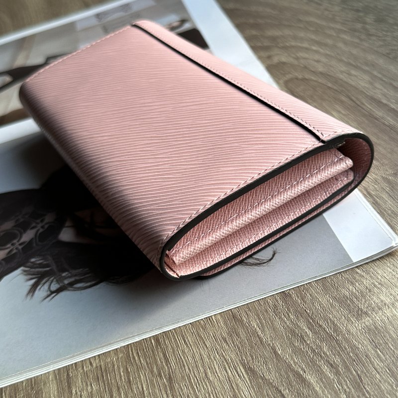 Louis Vuitton M68309 絕版顏色 春夏限定 Twist 櫻花粉 Epi牛皮 銀扣 翻蓋 長夾 女夾(已售出)-3