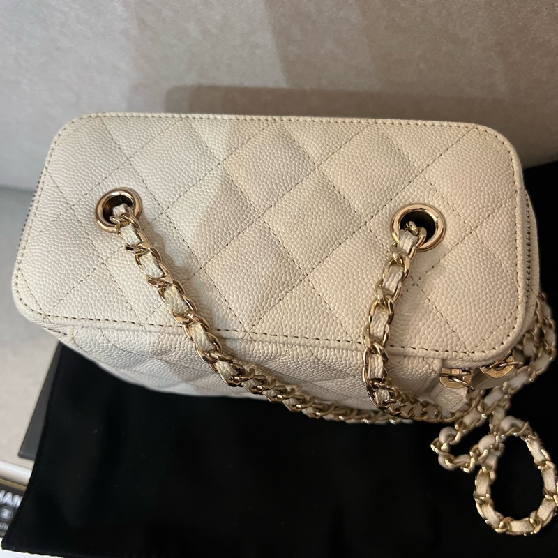 Chanel Vanity Case bag Irony White-2