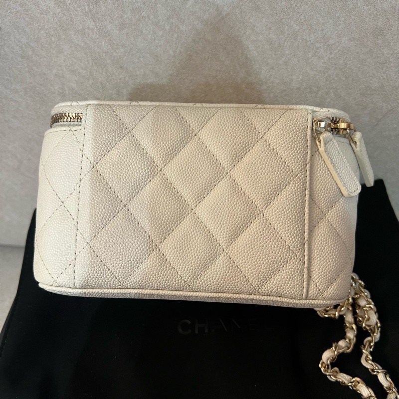Chanel Vanity Case bag Irony White-3