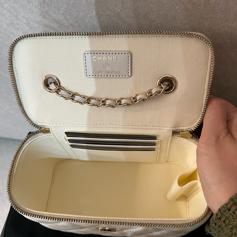 Chanel Vanity Case bag Irony White-6