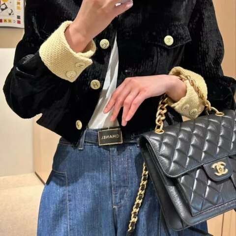 Chanel 23S 黑金牛皮翻蓋後背包書包，最新芯片款  全新配件塵袋盒子